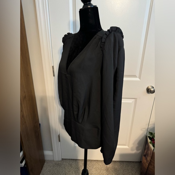 XL Black Express Blouse - Picture 2 of 6